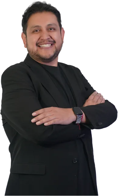Joel Cruz con los brazos cruzados